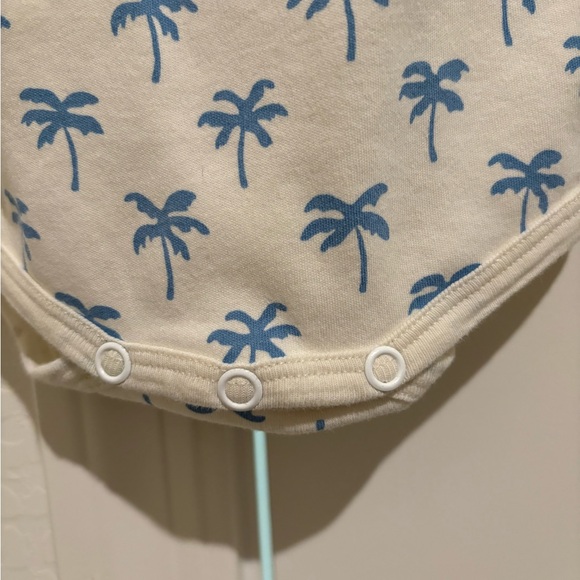 Roller rabbit palm tree onesie - Picture 3 of 3